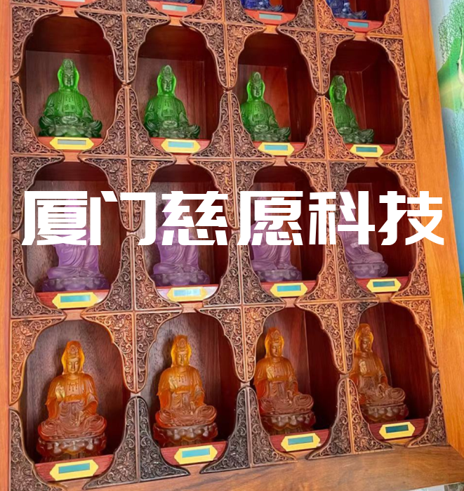 越過(guò)時(shí)間與距離的界限，足不出戶(hù)即可禮佛敬神。慈愿帶你了解智能萬(wàn)佛墻